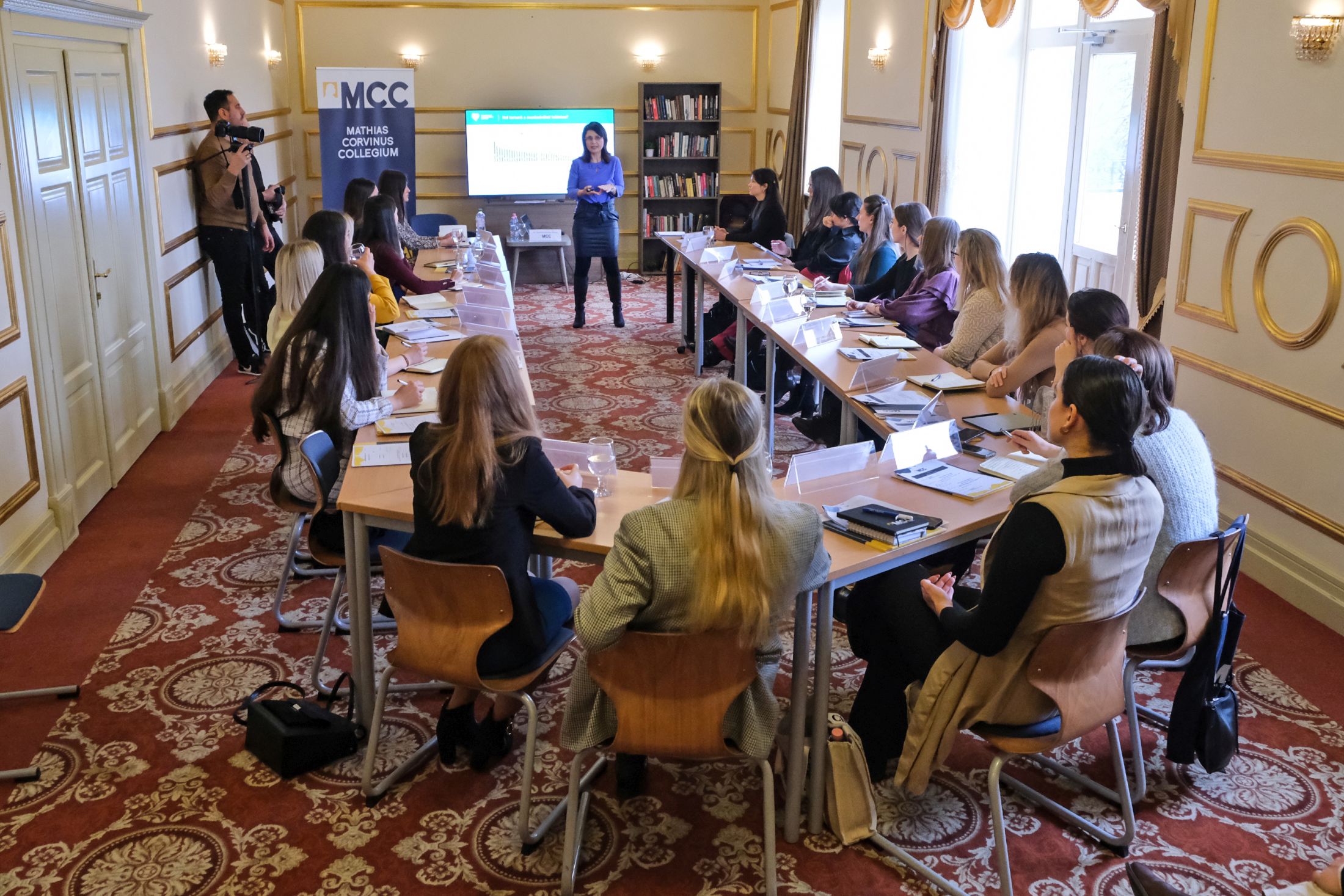 Nők vezető szerepben- hogyan egyeztethető össze a család és a karrier?