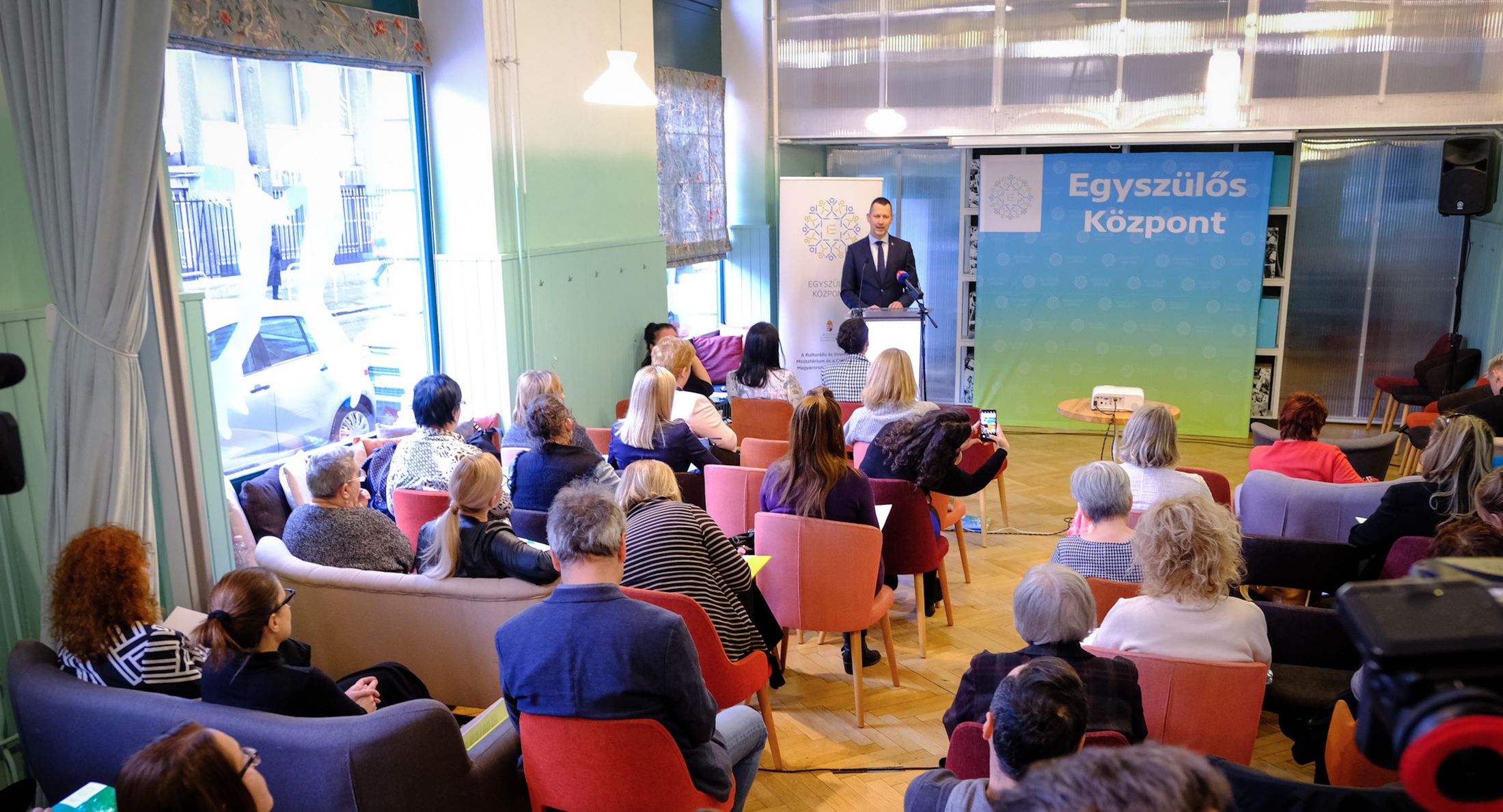 „Merjünk beszélni a nehéz élethelyzetekről”