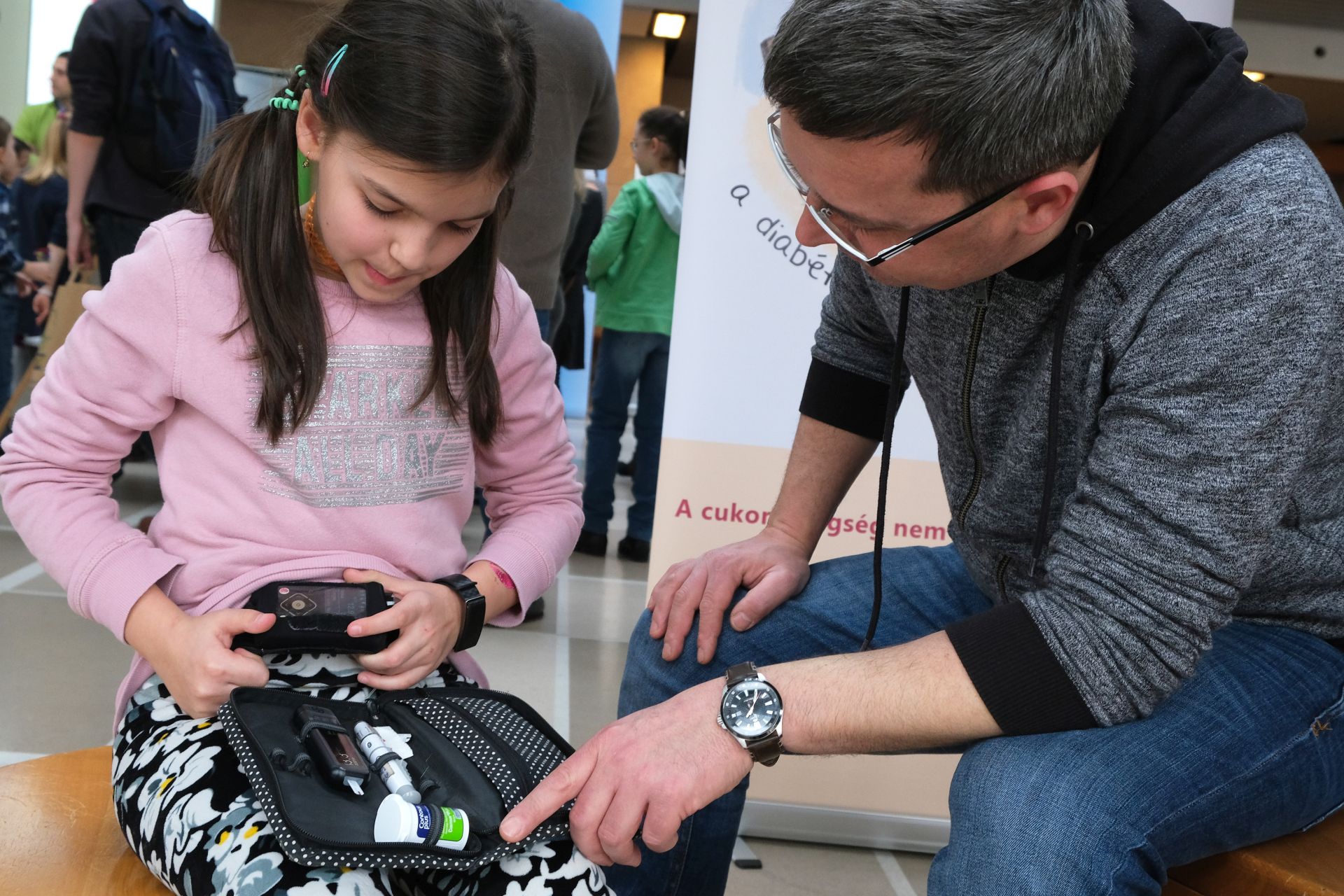 Biztonságban lesznek az 1-es típusú diabéteszes gyermekek az iskolákban