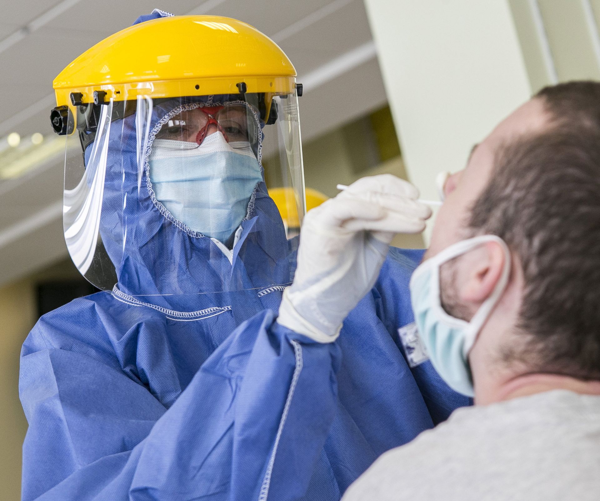 Kiderülhet, mikor ér véget a járvány – Országos koronavírus szűrővizsgálat indult  