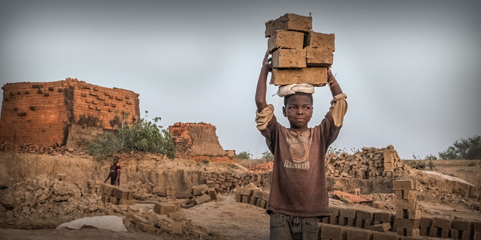Aki adományoz, gyermekéletek megmentését segíti – ma van a gyermekmunka elleni világnap