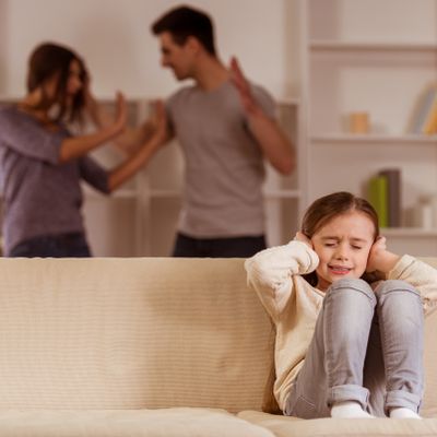 Mérhetetlen és visszafordíthatatlan károk – bántalmazó párkapcsolat a gyermek szemszögéből