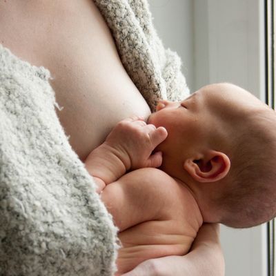 „Fontos, hogy az első két órában tudjon szopizni az újszülött”