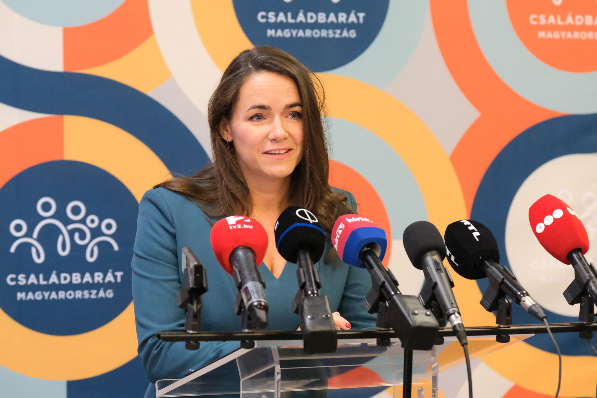 Novák Katalin: "Nem megváltoztatni szeretnénk a fiatalokat"