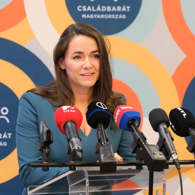 Novák Katalin: "Nem megváltoztatni szeretnénk a fiatalokat"