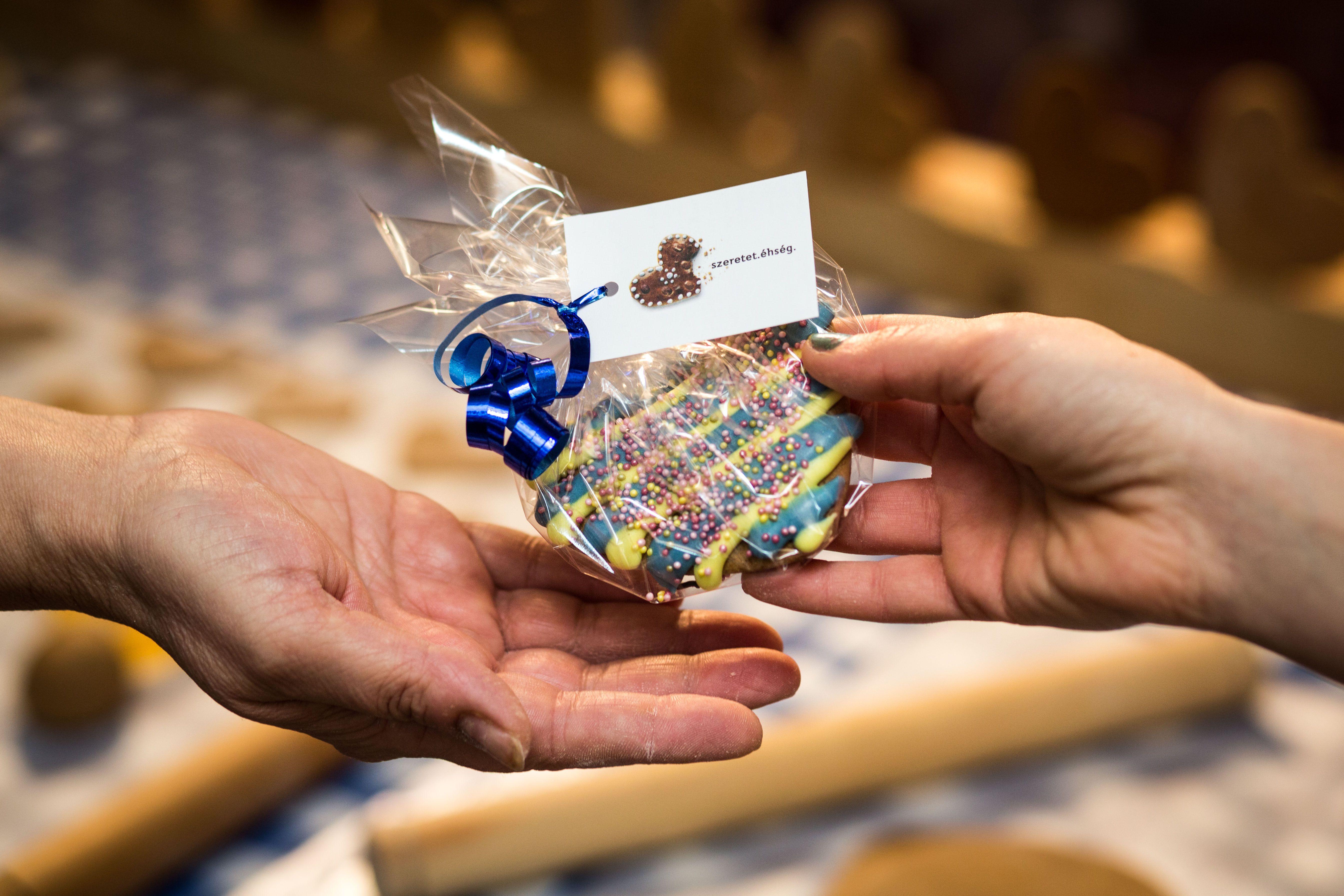 Meglepetés szeretteinknek, támogatás a nélkülözőknek – még odaér a Szívposta