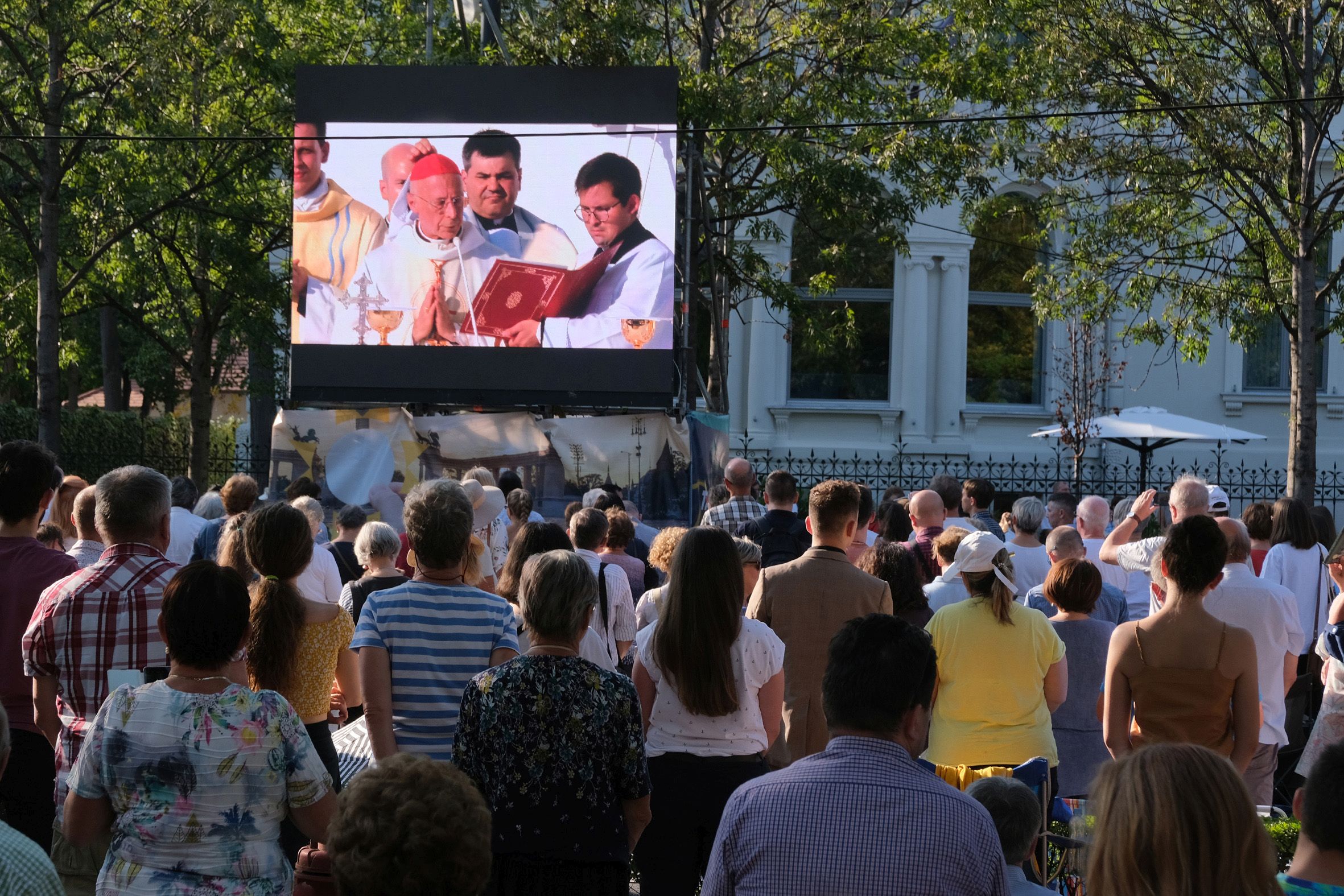 Ünneplőbe öltöztetett lelkek 