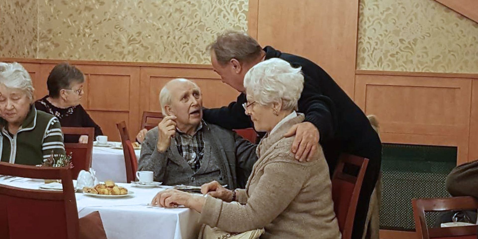 Szégyenkezés nélkül, sorstársak közt – Alzheimer Cafék 