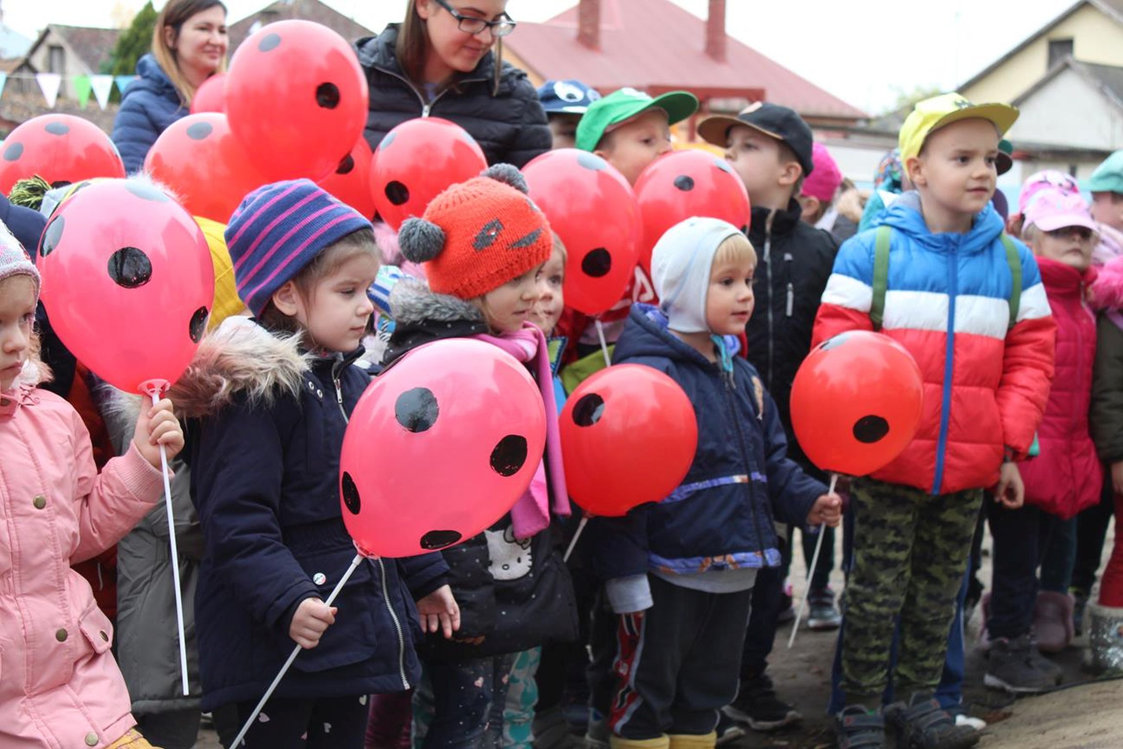 „Apának az a dolga, hogy telefonál!”