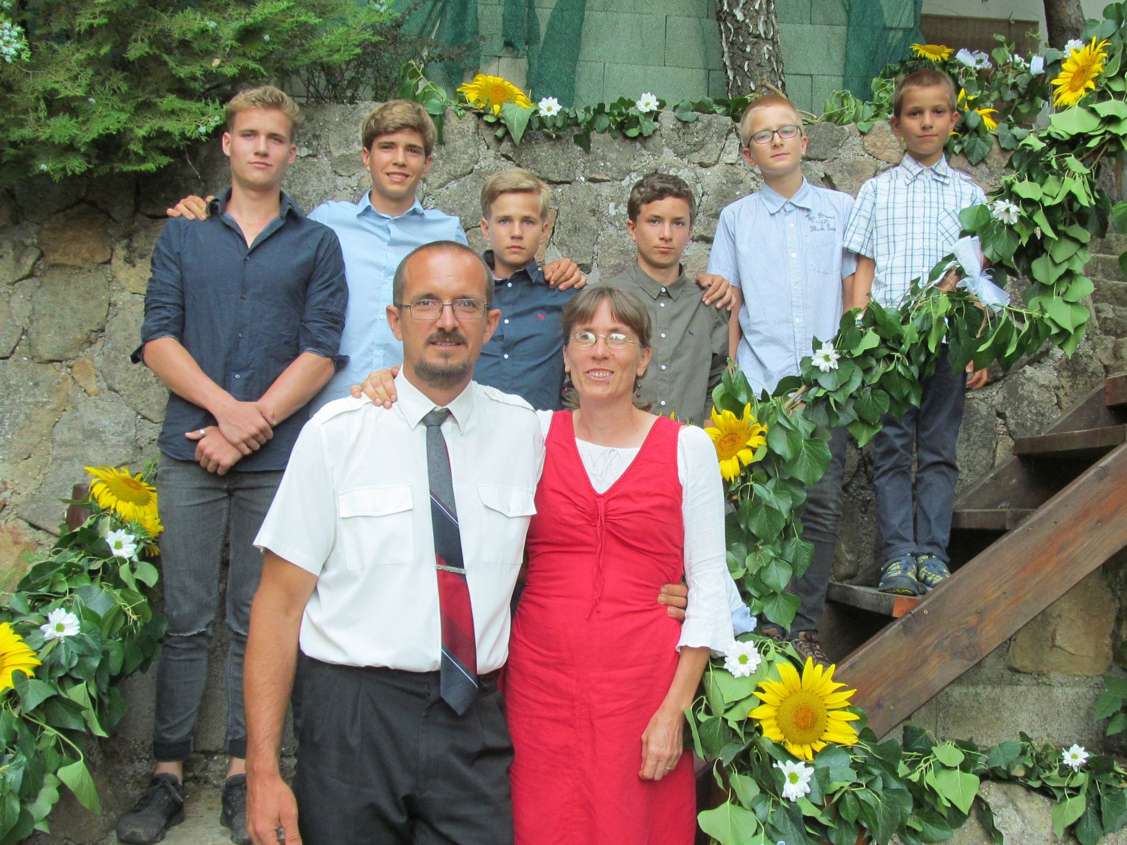 Féltucat fiú egy “csárdában”